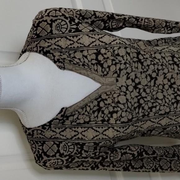 Lucky Brand boho tan black blouse size small all over print V-neck - Picture 4 of 11